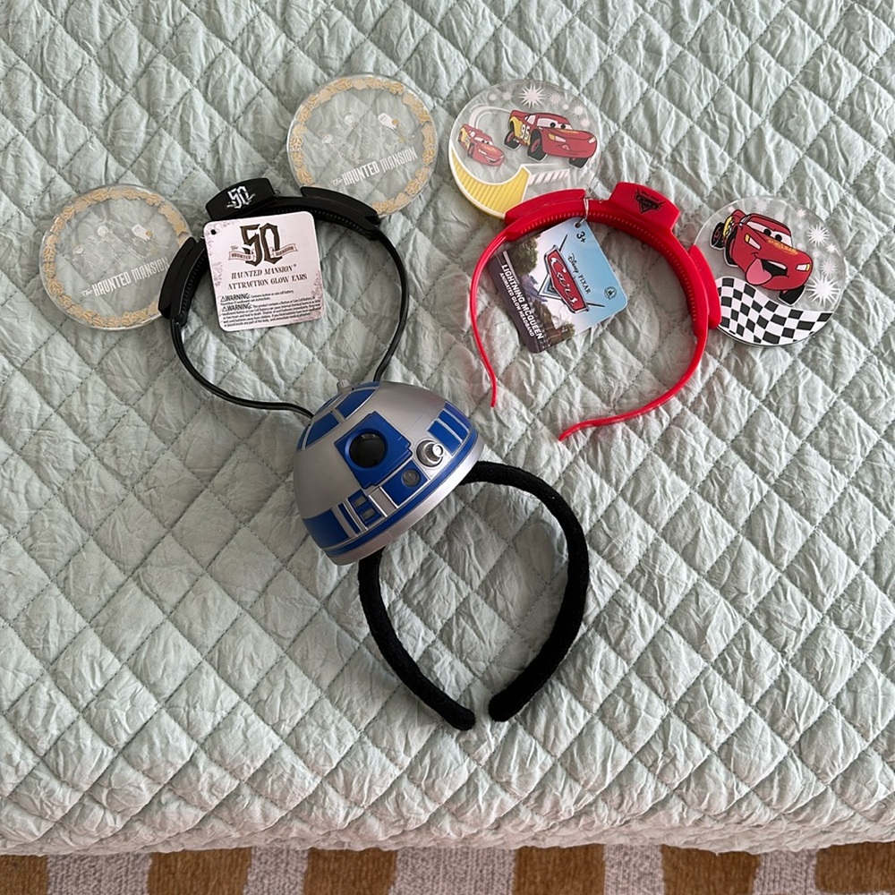 Set of 3 Light Up/Noise Making Mickey Ears & Headband